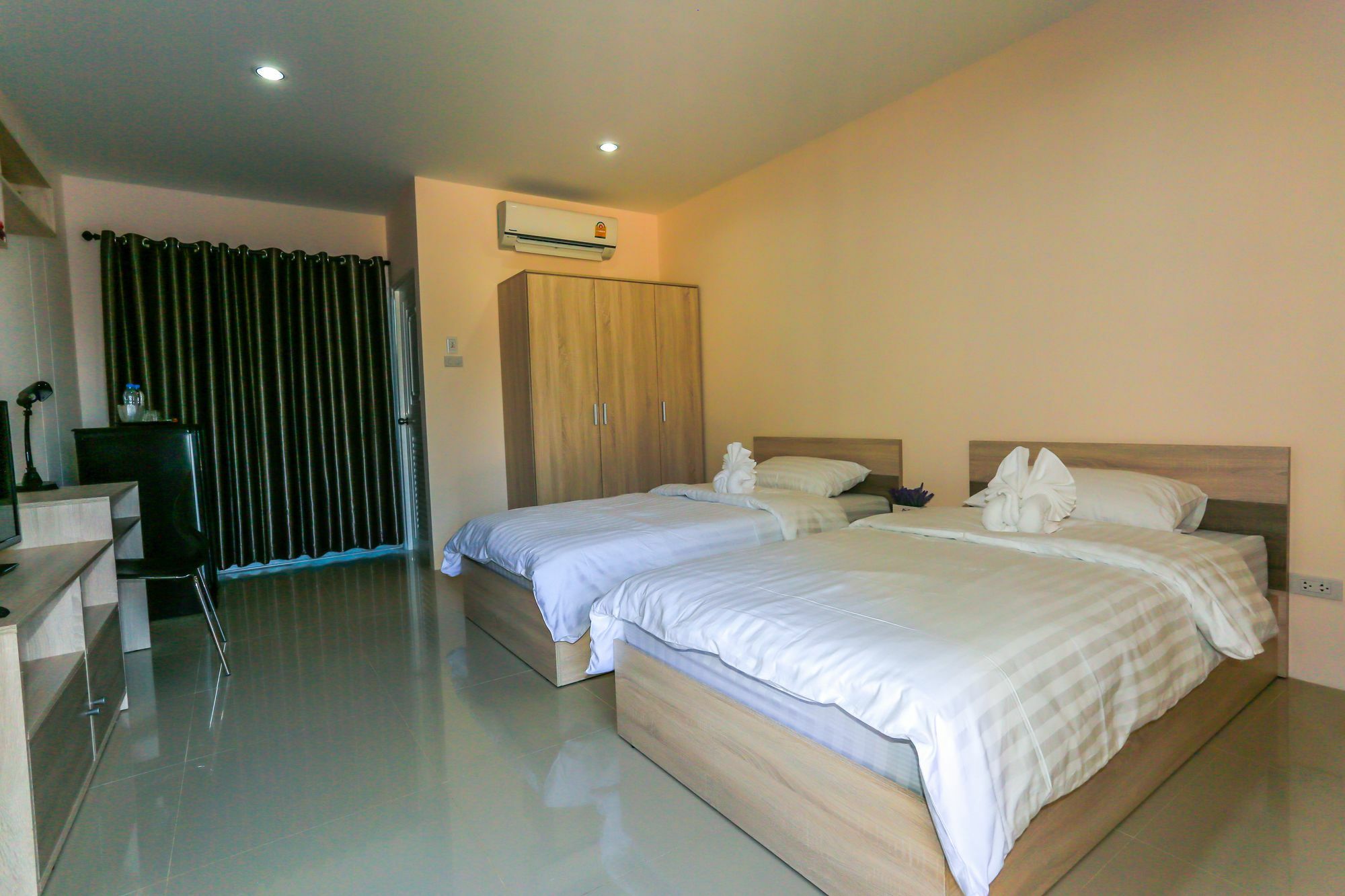 Tempo Plus Apartment Mae Sot Esterno foto