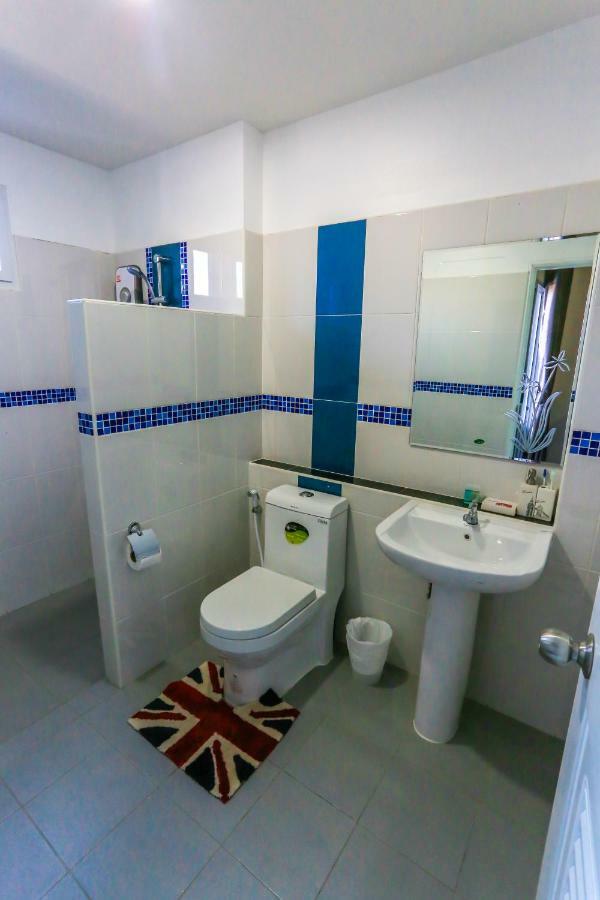 Tempo Plus Apartment Mae Sot Esterno foto